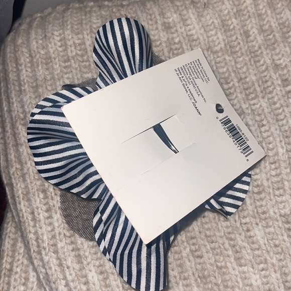 BLACK & STRIPE BROOCH - Picture 3 of 3